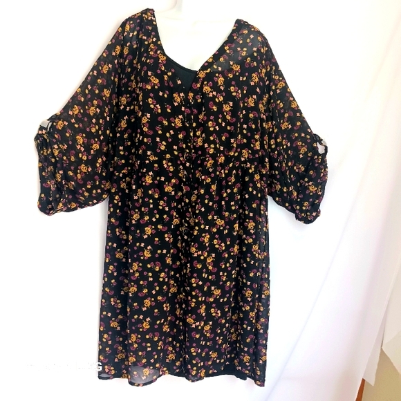 TORRID Women's Black Dress Floral Print on a Sheer Overlay Plus Size 5X - Picture 6 of 9